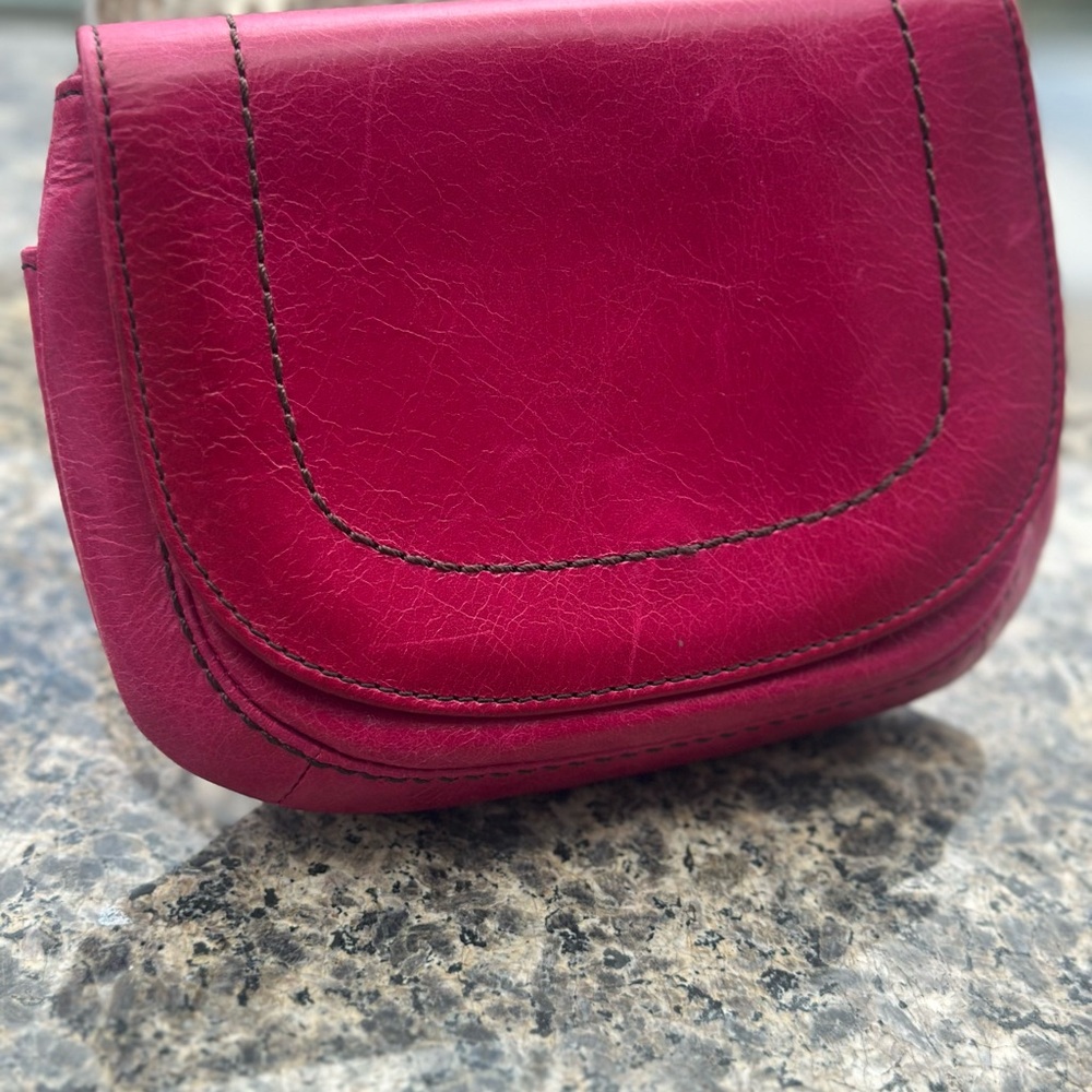 Stylish Hobo Pink Leather Crossbody Bag - Picture 2 of 10